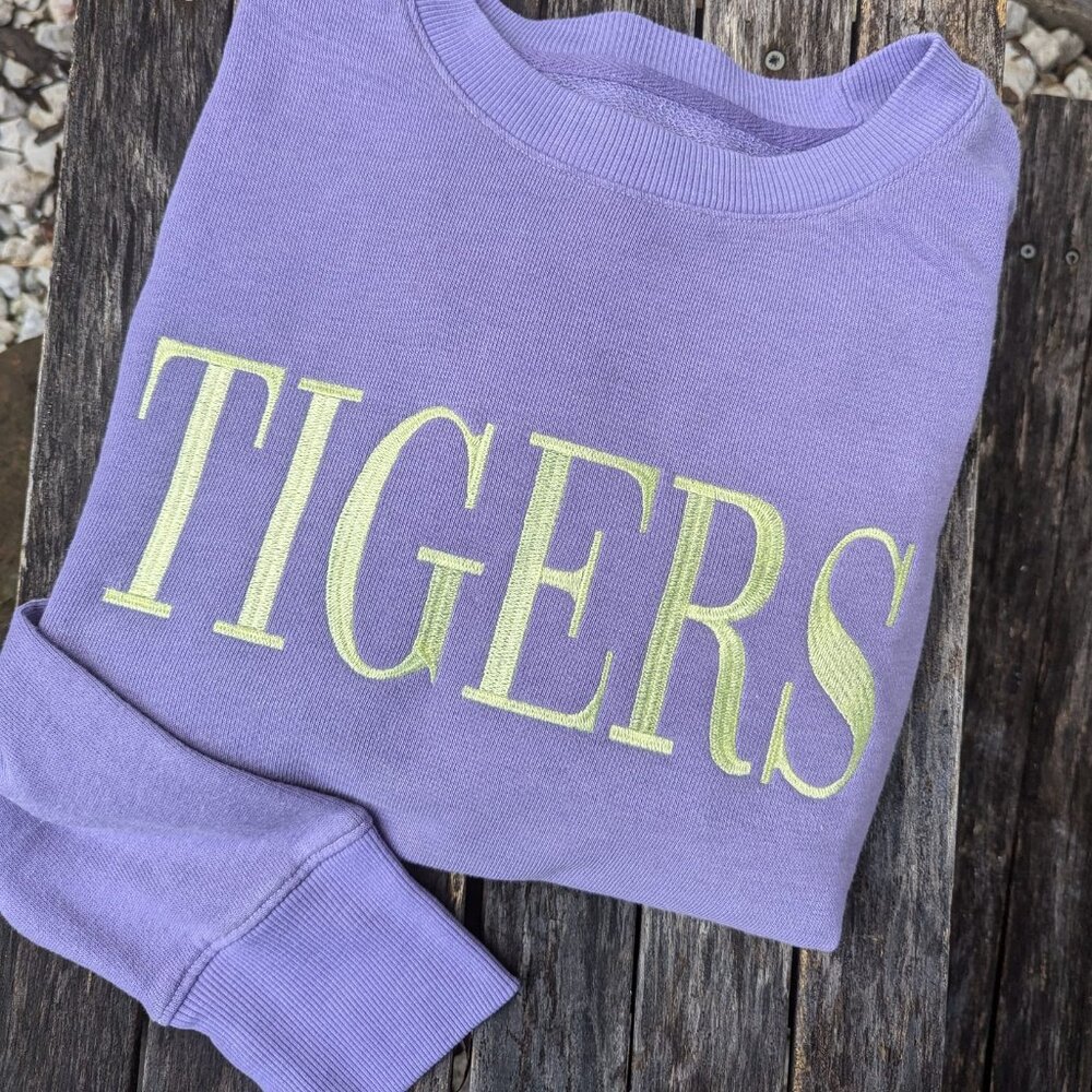 Embroidered TIGERS Women's High Low Pullover Sweatshirt Super Soft Lavender sz M